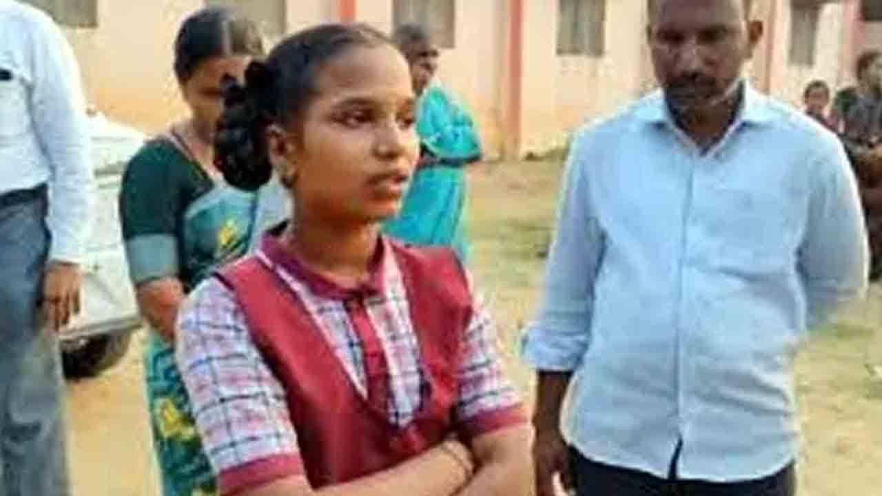 యాసిడ్‌ తాగి విద్యార్థిని ఆత్మహత్యాయత్నం