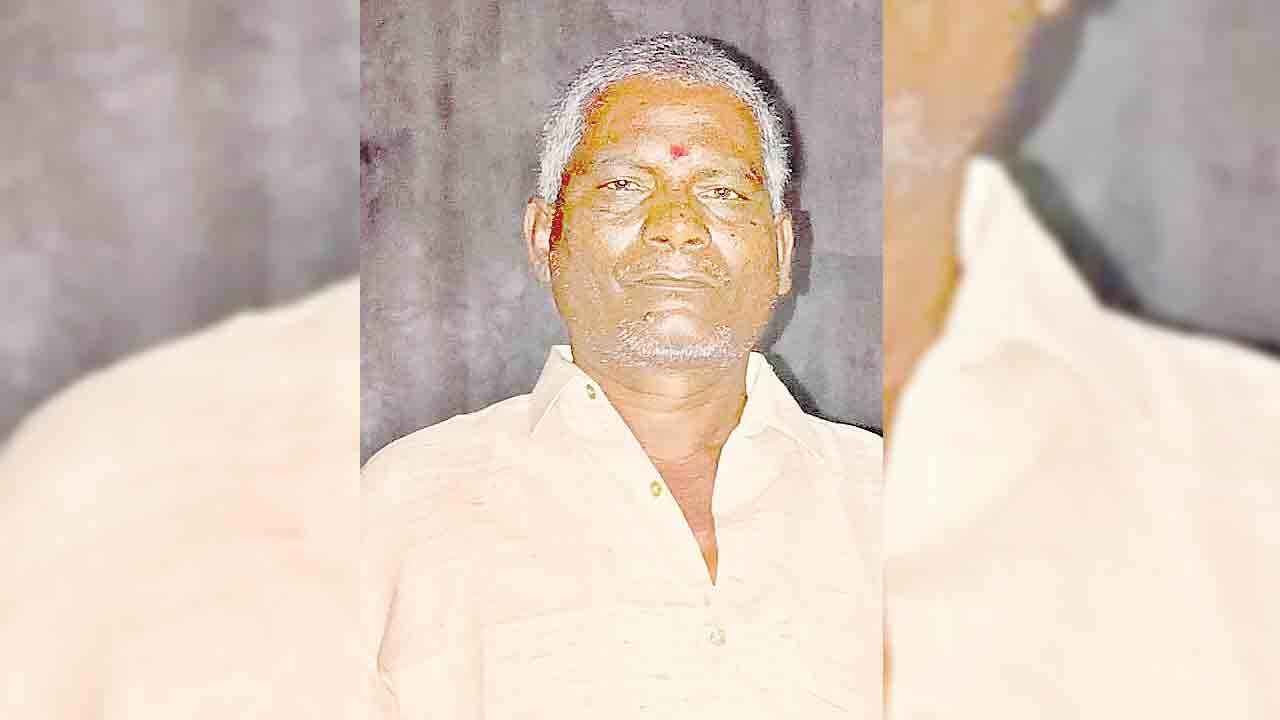 పరీక్షా కేంద్రంలో కుప్పకూలిన అటెండర్