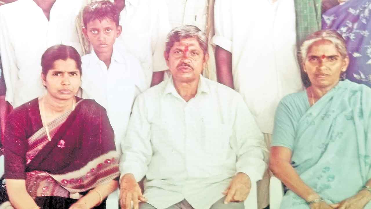 Encounter | ఎన్‌కౌంటర్‌లో సీనియర్‌ మావోయిస్టు రేణుక మృతి..