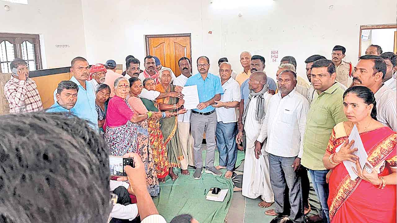 ఫోర్త్‌సిటీ రోడ్డుకు భూములియ్యం