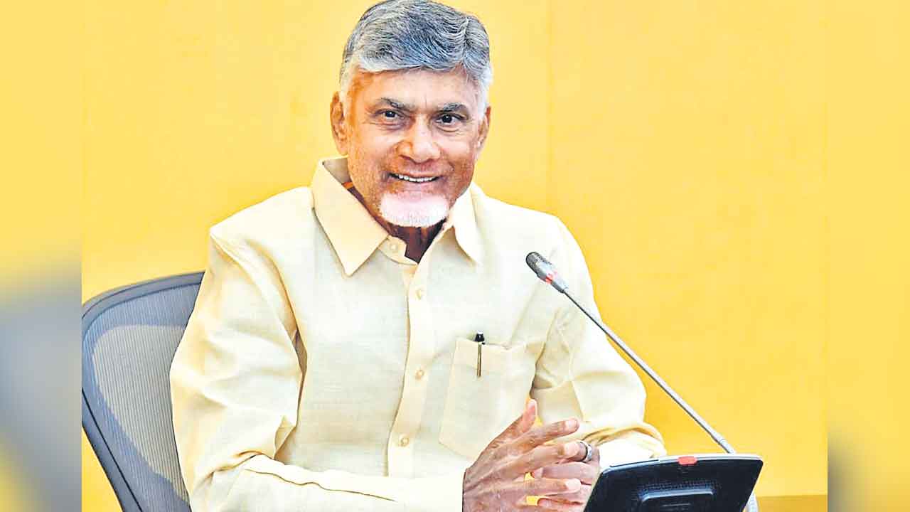 తెలంగాణలో ఏపీ కంటే తక్కువ పెన్షన్లు