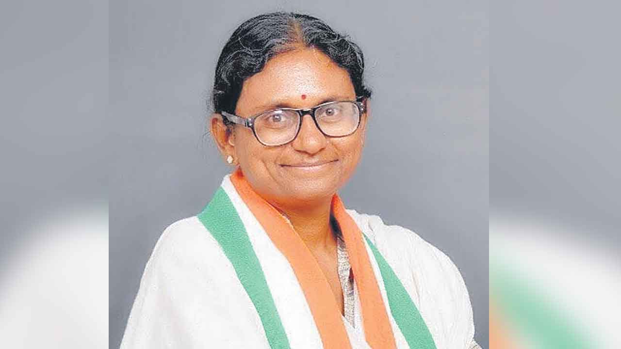 Meenakshi Natarajan | కంచ గచ్చిబౌలి భూముల్లో ఎకో పార్కుకే మీనాక్షి సమర్థన!
