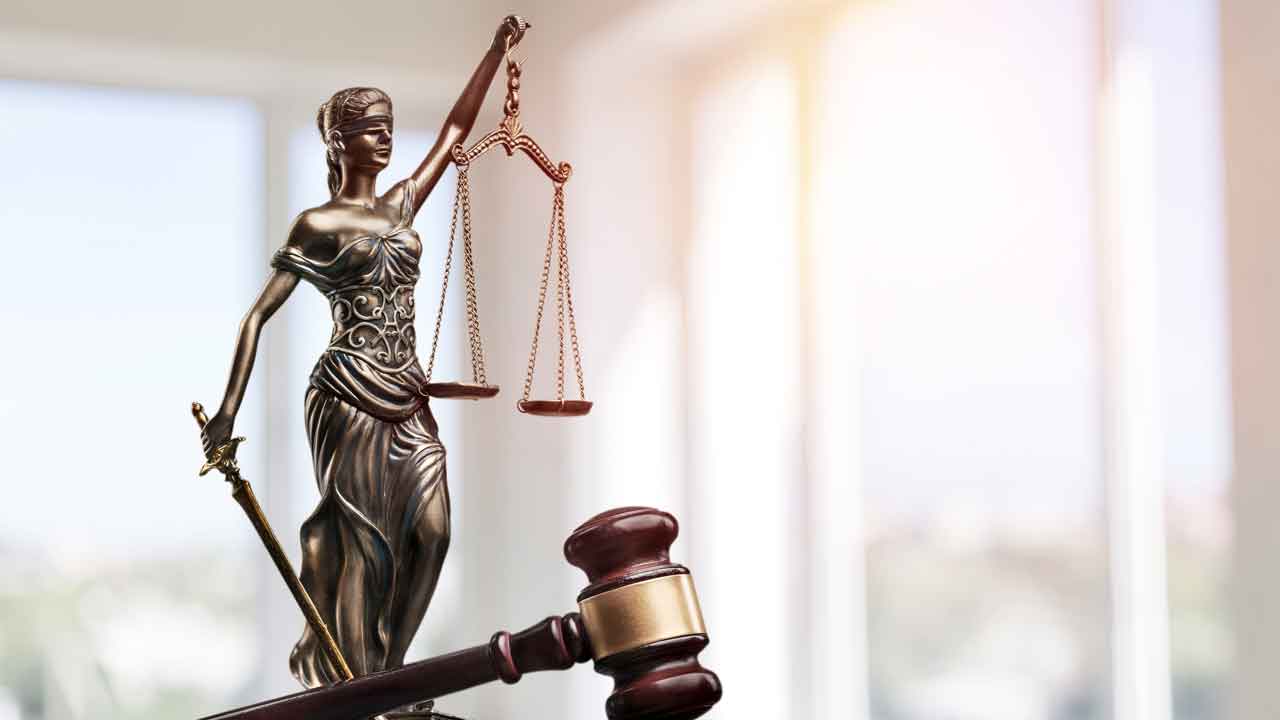 ప్రమాదంలో భారతీయ న్యాయవృత్తి!