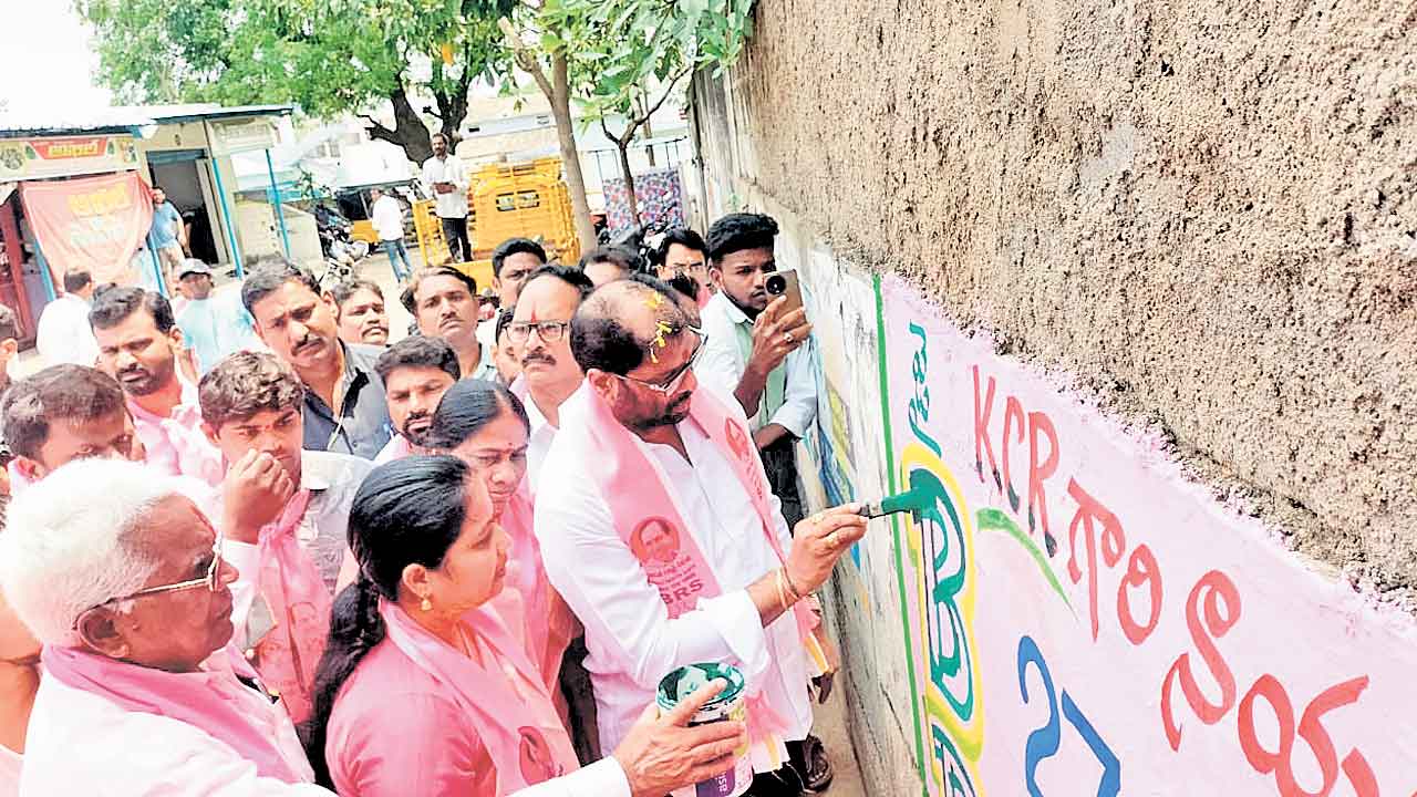 చేతిల సంచి, జబ్బకు గొంగడి..