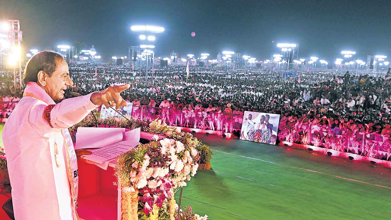 Elkathurthi Sabha | నడి ఎండాకాలంలో తగ్గిన ఉష్ణోగ్రత.. రజతోత్సవ సభకు సహకరించిన ప్రకృతి