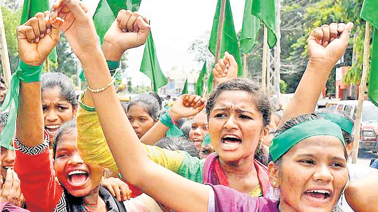 ST Classification | మళ్లీ తెరపైకి ఎస్టీ వర్గీకరణ.. తెలంగాణలో మరో సామాజిక ఉద్యమం