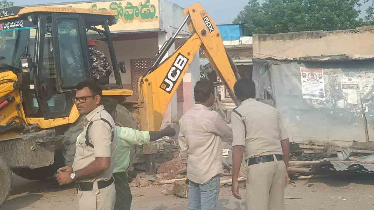 డబ్బాల తొలగింపునకు యత్నం