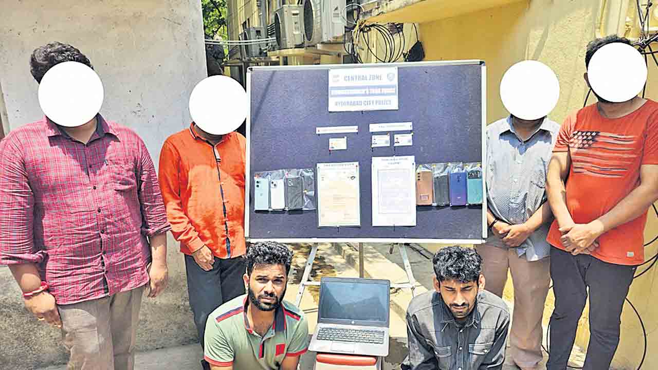 తప్పుడు నివాస ధ్రువీకరణ పత్రాలు సృష్టించిన ఆరుగురి అరెస్టు