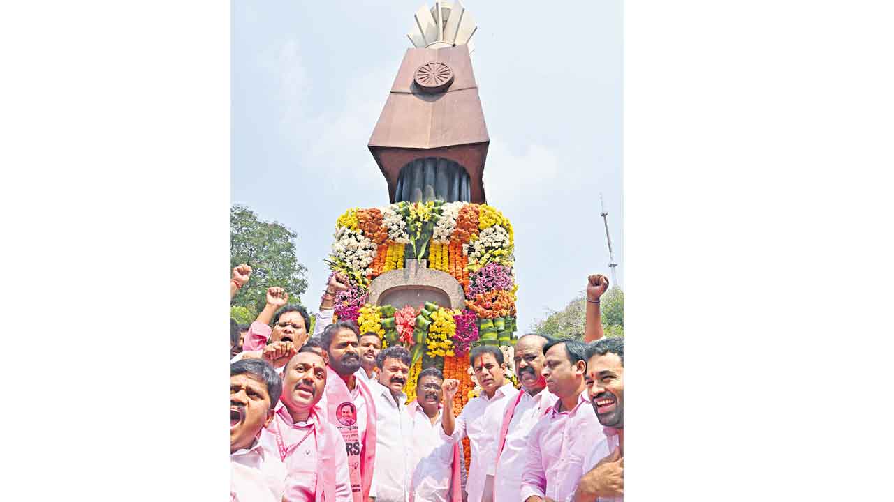 బీఆర్‌ఎస్‌ ప్రస్థానానికి ఆ ఇద్దరే మూల స్తంభాలు