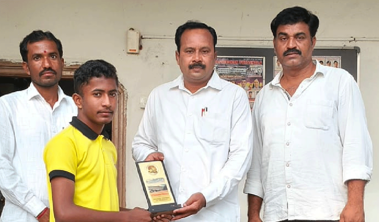 Baseball | జాతీయ స్థాయి బేస్ బాల్ పోటీలకు సత్యశోధక్ విద్యార్ధి ఎంపిక