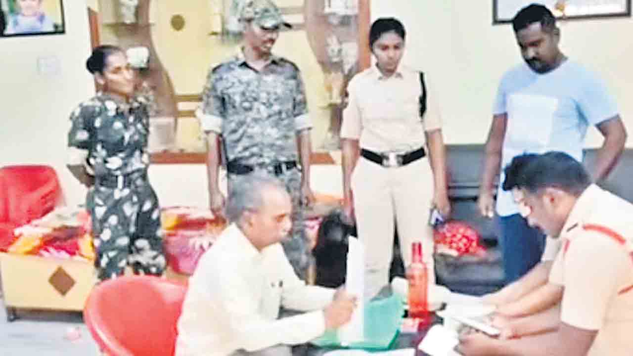 వడ్డీ వ్యాపారులపై కొరడా