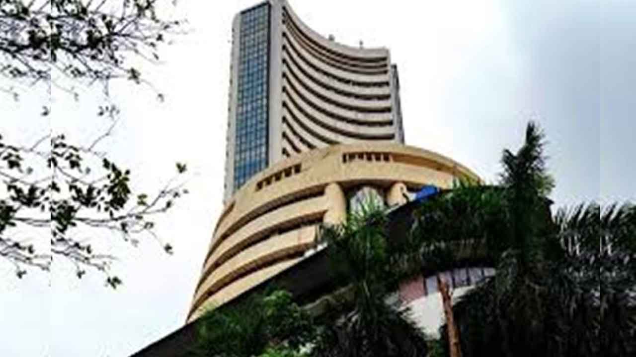 కదంతొక్కిన సూచీలు