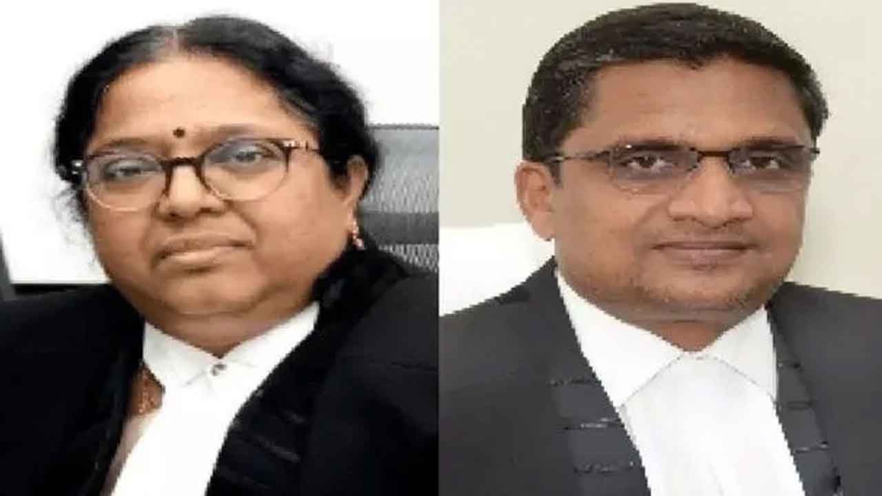 ఇద్దరు న్యాయమూర్తులు బదిలీ