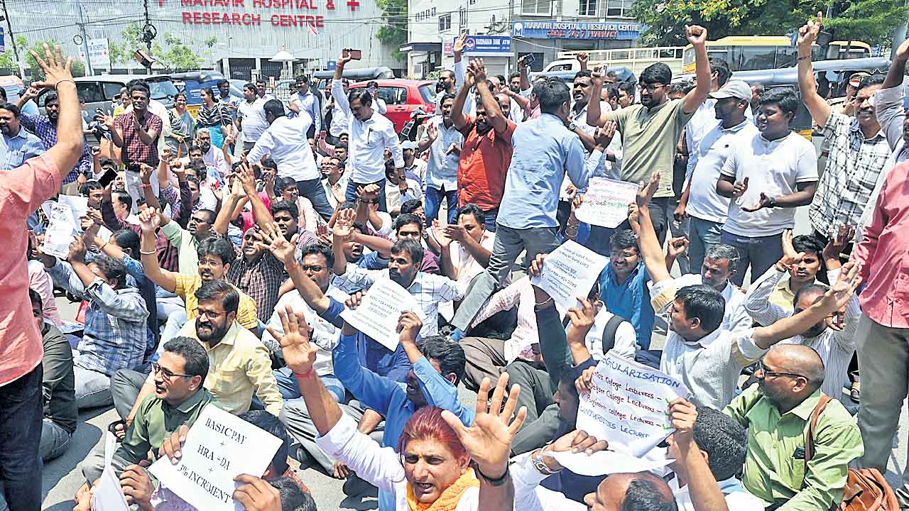 నేడు యూనివర్సిటీల బంద్‌