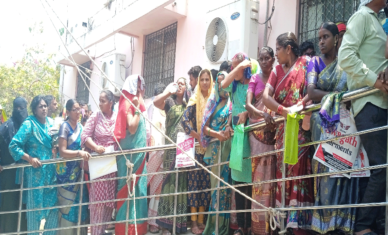 lones Interviews | ఎంతటి గోస.. ఏమిటీ ప్రయాస.. మండుటెండలో ఇంటర్వ్యూలు