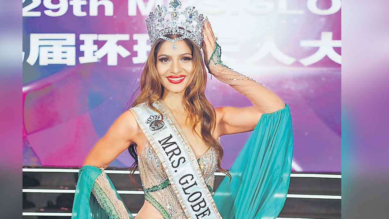 మిసెస్‌ గ్లోబ్‌ ఇంటర్నేషనల్‌-2025గా అనురాధ గార్గ్‌