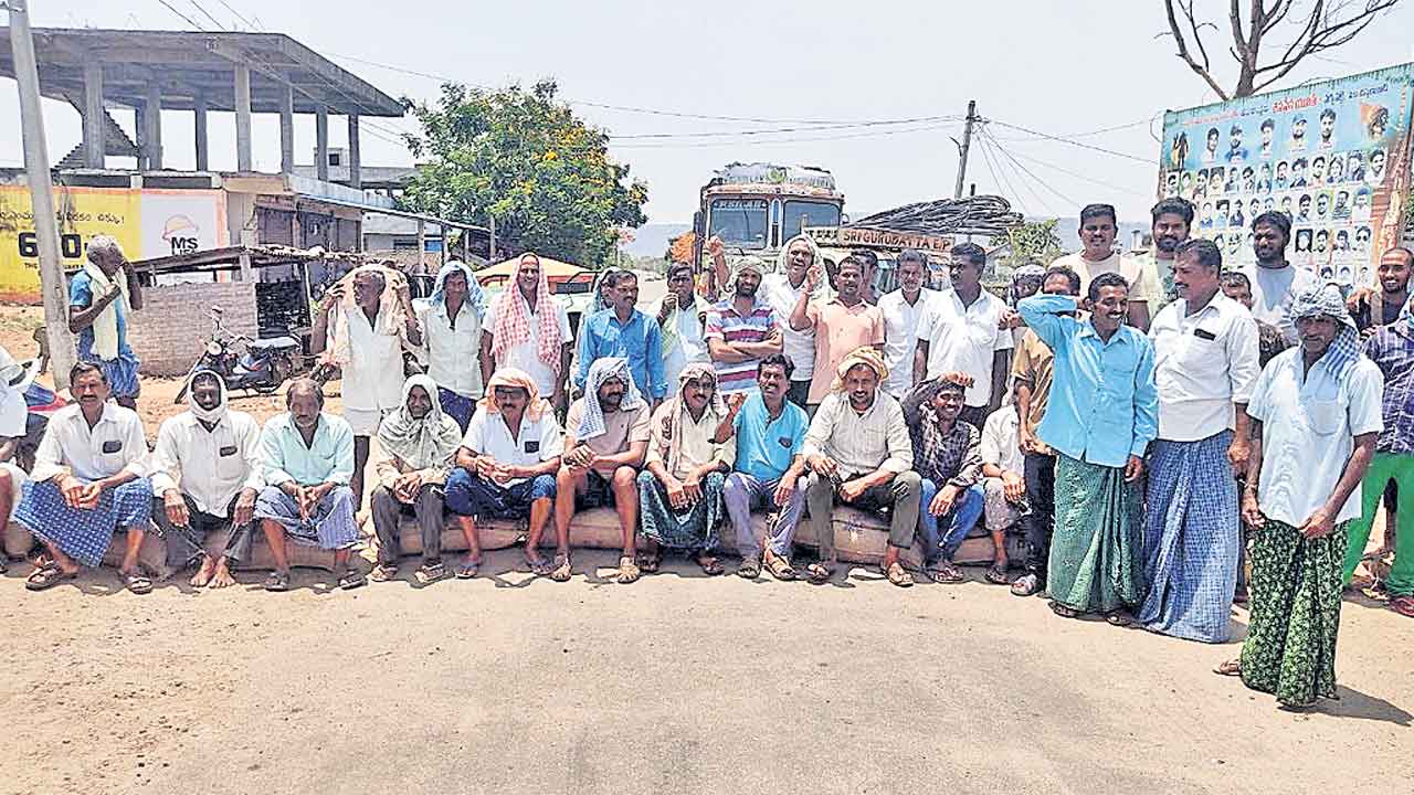 సర్కారుపై రైతుల కన్నెర్ర