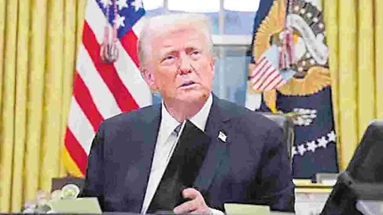 సుంకాలపై ఎవరికీ మినహాయింపుల్లేవ్‌ ట్రంప్‌ స్పష్టీకరణ