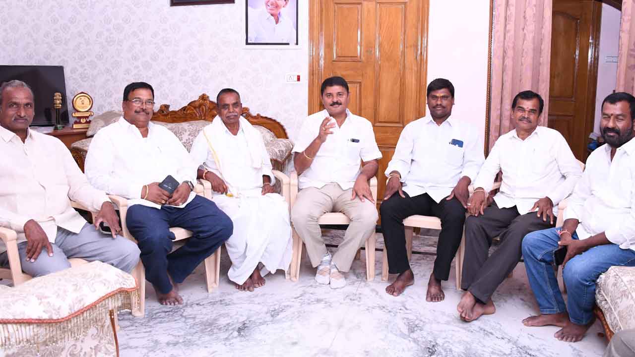 డబ్బులకు అమ్ముడుపోయిన నార్ముల్‌ డైరెక్టర్లు !