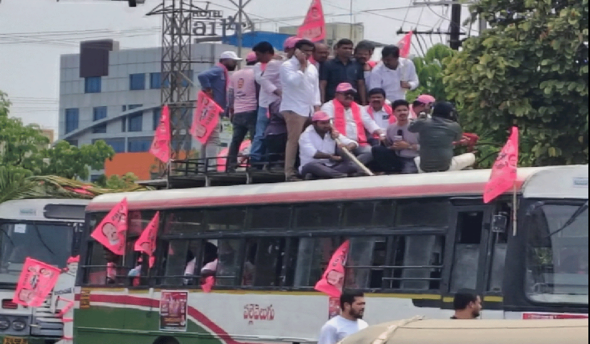 బీఆర్ఎస్ ఆవిర్భావ సంబురాలు.. ఎల్కతుర్తి సభకు తరలుతున్న శ్రేణులు