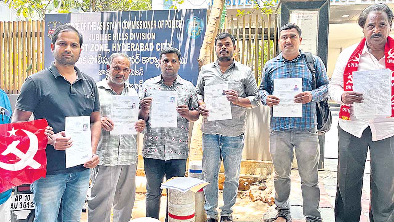 డబుల్‌ ఇండ్లు ఇప్పిస్తామంటూ మోసం