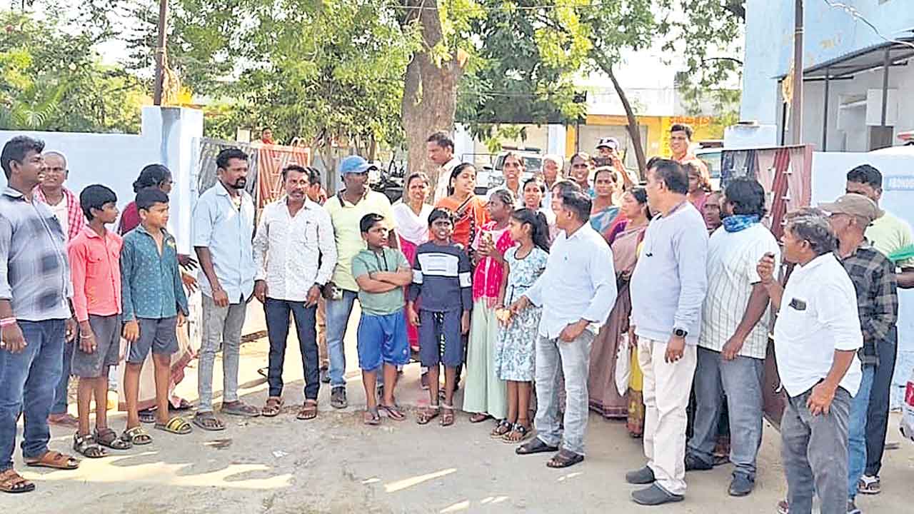 సన్నాల కొనుగోళ్లలో రభస