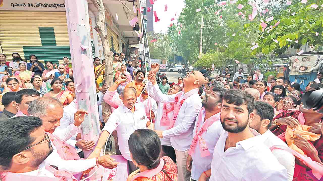 గులాబీ గుబాళింపు