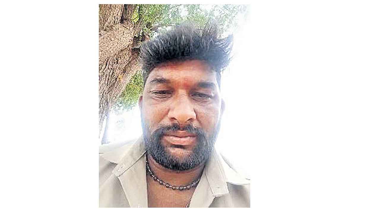 బీఆర్‌ఎస్‌ కార్యకర్త ఆత్మహత్యాయత్నం