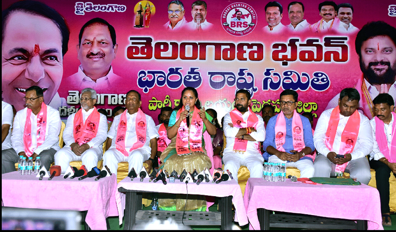 Mlc kalvakuntla kavitha |కుంభమేళా తరహాలో బీఆర్ఎస్ రజతోత్సవ సభకు తరలాలి