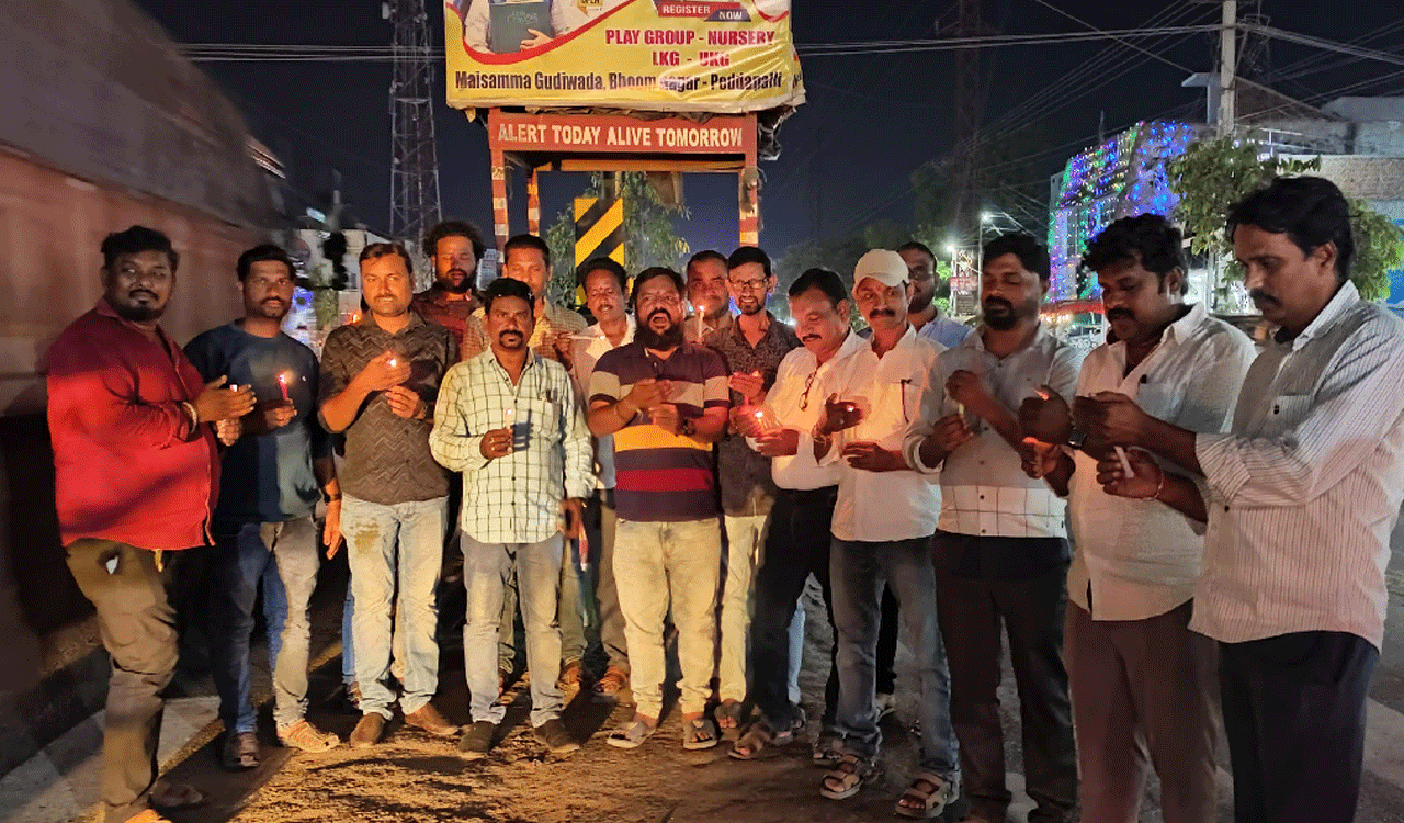 Peddapally | పెహల్గాం మృతులకు పెద్దపల్లిలో జర్నలిస్టుల నివాళులు