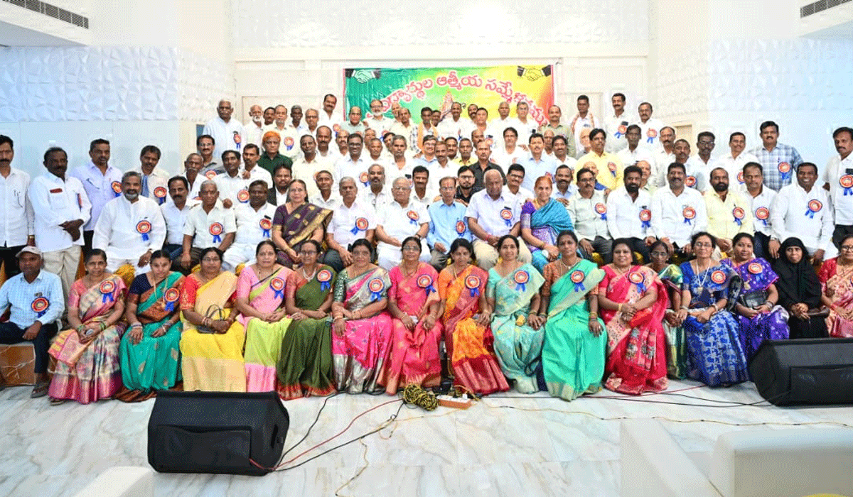 SULTANABAD | సుల్తానాబాద్‌ లో 42 ఏండ్ల అ‘పూర్వ’ సమ్మేళనం