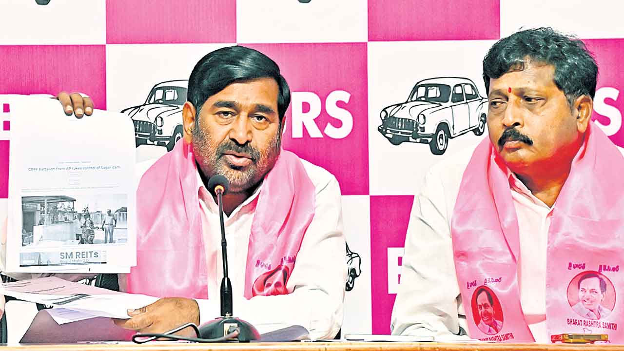 నిధులు ఢిల్లీకి .. నీళ్లు ఆంధ్రాకు!