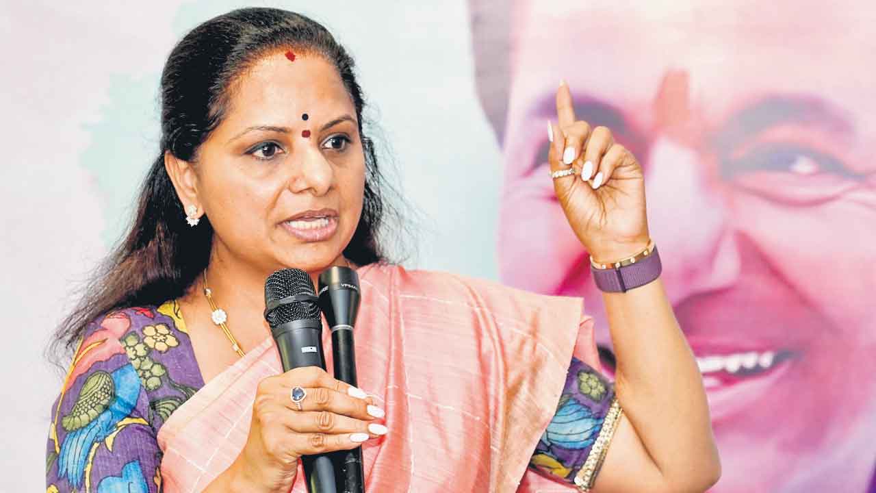 మహిళలకు 15 లక్షల రుణం ఇవ్వాలి