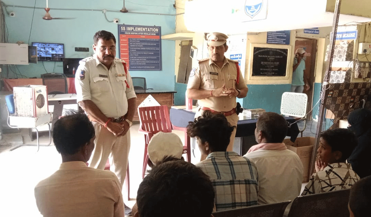 Nizamabad | మైనర్లకు వాహనాలు ఇస్తే చట్టపరమైన చర్యలు.. హెచ్చరించిన పోలీసులు