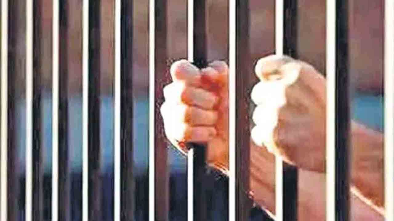 లైంగిక దాడికి పాల్పడ్డ వ్యక్తికి 25 ఏళ్ల జైలు..