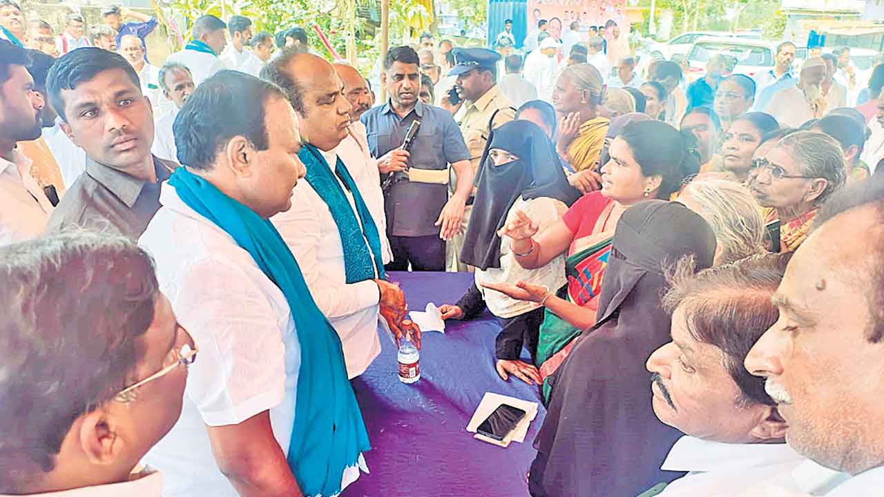 పింఛన్ల సంగతేమైంది?