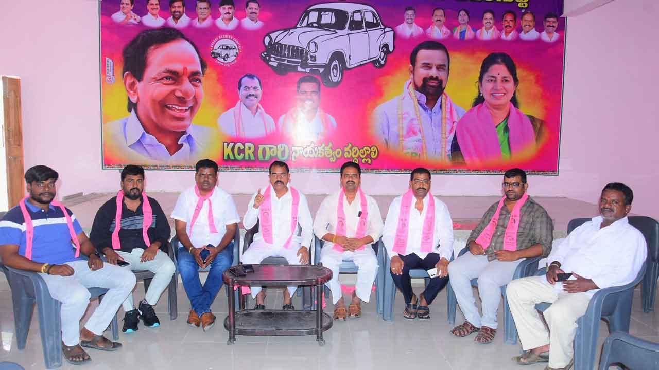 కేసీఆర్‌ వద్దకు పాదయాత్రగా…