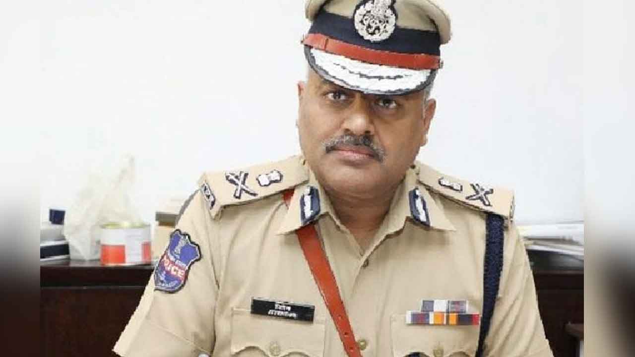 తెలంగాణ పోలీసుగా గర్వించండి: డీజీపీ