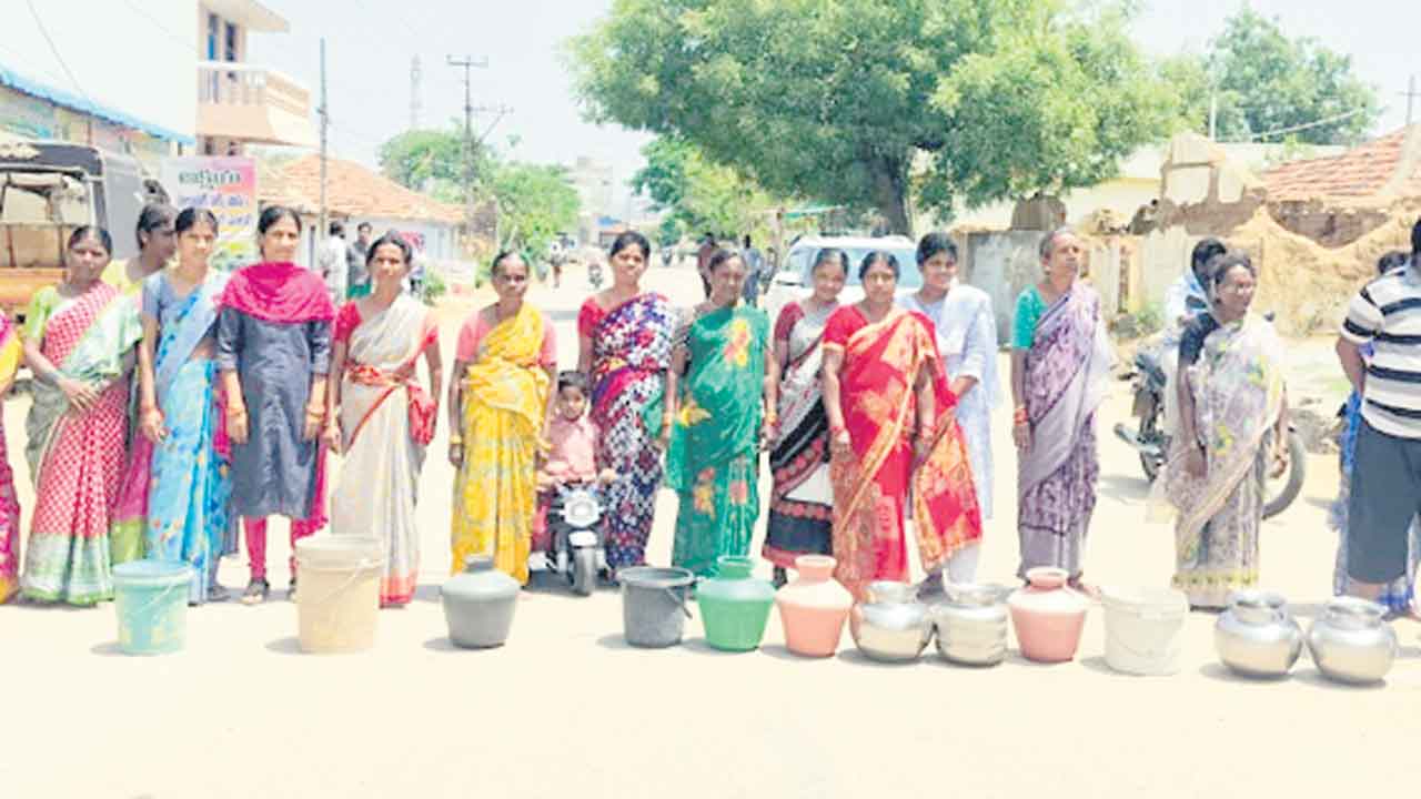 పల్లెల్లో ముంచుకొస్తున్న