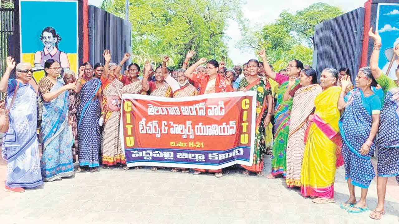 రిటైర్మెంట్‌ బెనిఫిట్స్‌ కోసం అరిగోస!