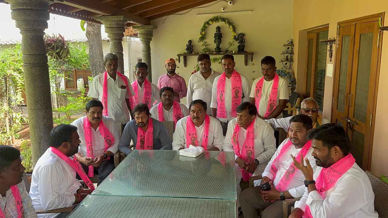 లక్షలాదిగా తరలివెళ్దాం..