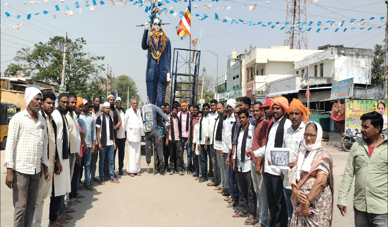 nizamabad | ఉగ్రవాదులను కఠినంగా శిక్షించాలని నిరసనగా దిష్టిబొమ్మ దగ్ధం