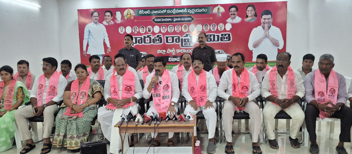 కేసీఆర్ ది పదేండ్ల పాలనలో సంక్షేమం.. రేవంత్ రెడ్డి 17 నెలల పాలన విధ్వసం..