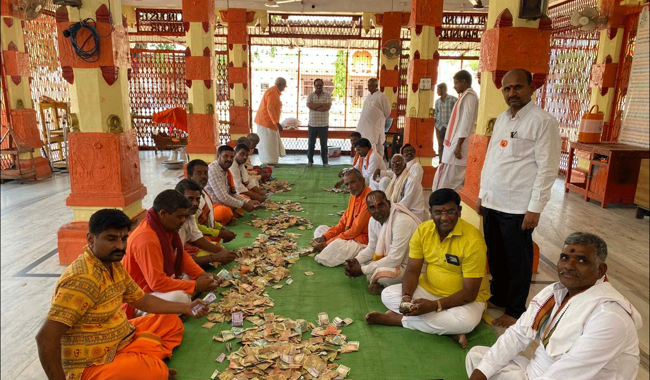 kamareddy | సలాబత్పూర్ ఆలయ హుండీ లెక్కింపు