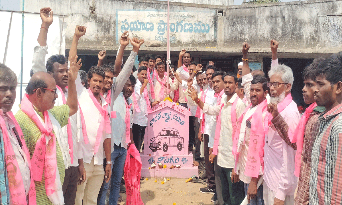 silver jubilee celebration | రజతోత్సవ సభ కు తరలి వెళ్లిన కోటగిరి బీఆర్ఎస్ శ్రేణులు