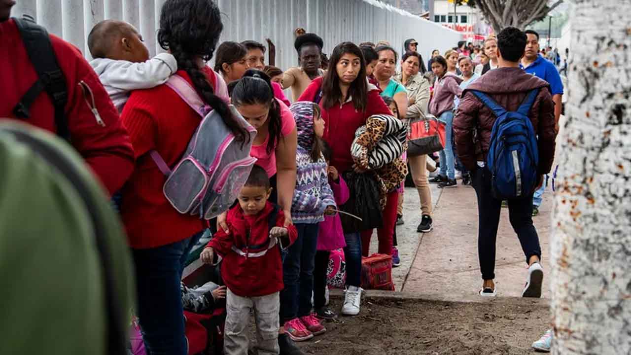 America | అమెరికా నుంచి వెళ్లగొట్టడమే లక్ష్యం.. మృతుల జాబితాలోకి 6 వేల మంది వలసదారులు