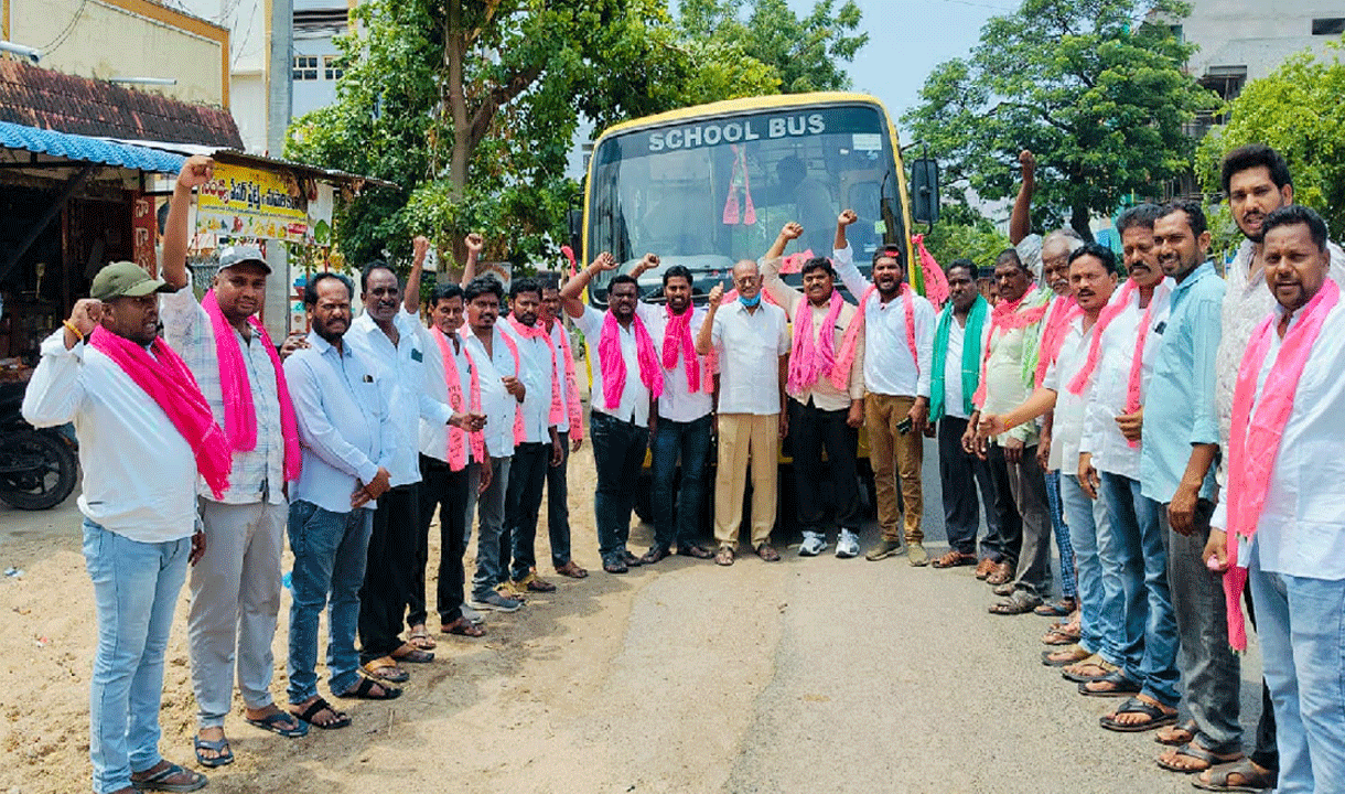 BRS | బీఆర్ఎస్ రజతోత్సవ సభకు తరలిన ధర్మారం గులాబీ సేన