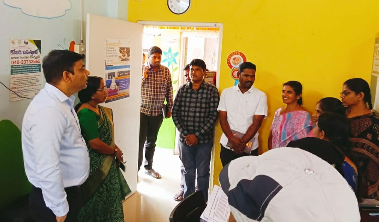 KARIMNAGAR | డీడబ్ల్యువో కార్యాలయాన్ని సందర్శించిన అదనపు కలెక్టర్