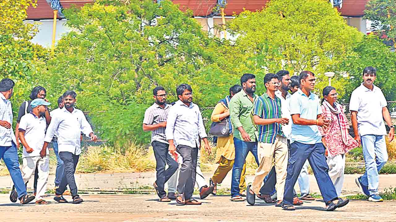 Meenakshi Natarajan | కనిపిస్తున్నదంతా ఏఐ కాదు.. వైరల్‌ అవుతున్న దృశ్యాలు అన్నీ ఆ వీడియోలు కావు.. రేవంత్‌రెడ్డిని మందలించిన మీనాక్షి