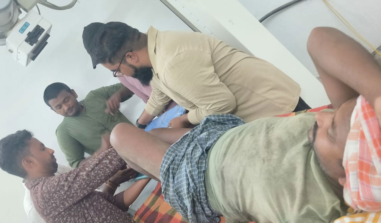 PEDDAPALLY | తాటి చెట్టు పైనుండి పడి గీత కార్మికుడికి తీవ్ర గాయాలు